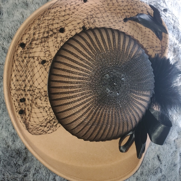 Woman Hat - Picture 2 of 5